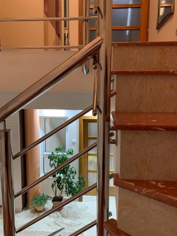 Guest House Nuhii 울친 외부 사진