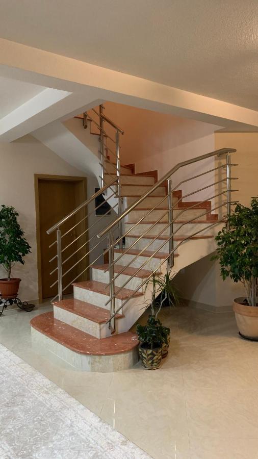 Guest House Nuhii 울친 외부 사진