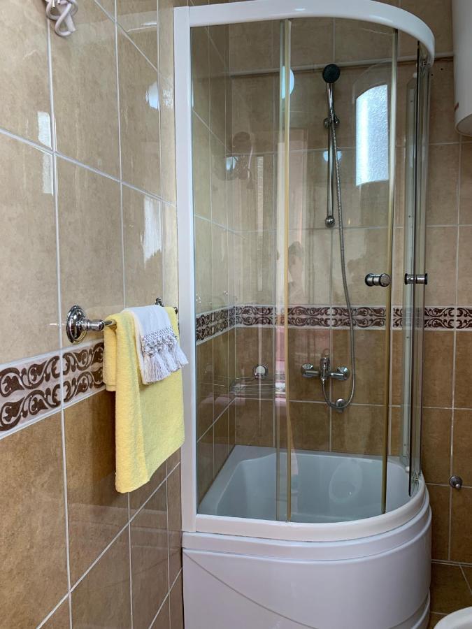 Guest House Nuhii 울친 외부 사진