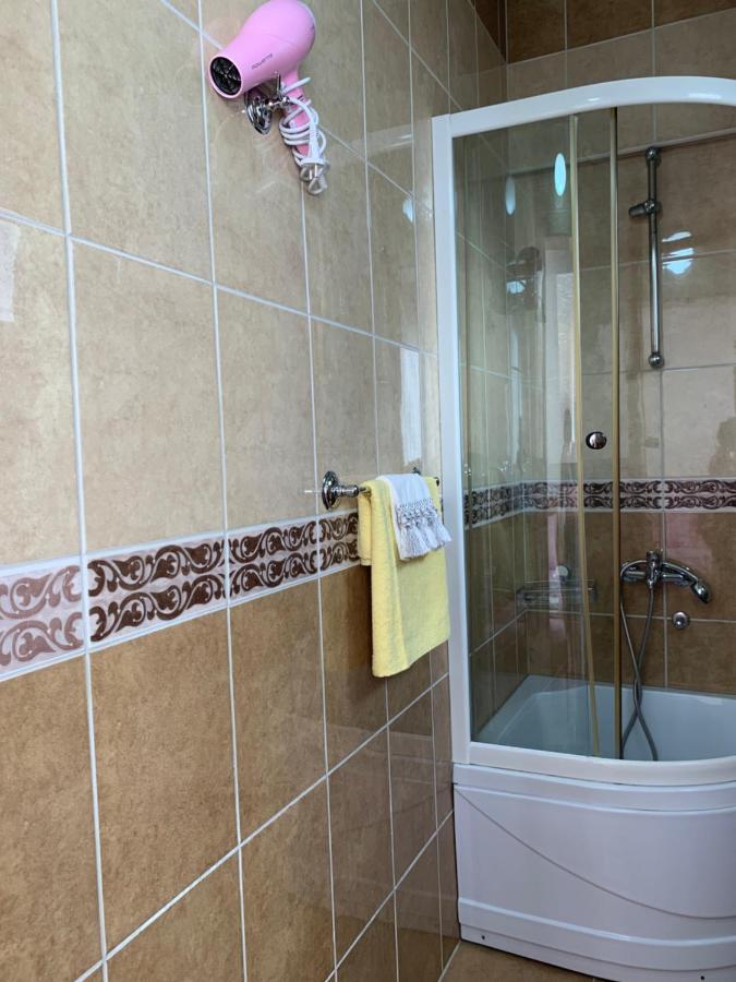Guest House Nuhii 울친 외부 사진